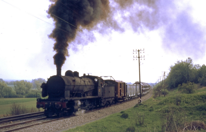 La 140 C 122 remorque un train de marchandises entre Verdun et Eix, le 08 mai 1971 (photo Pierre Debano)