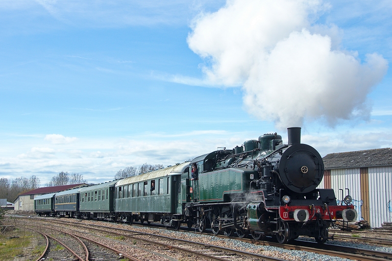 Le train à vapeur arrive à Provins