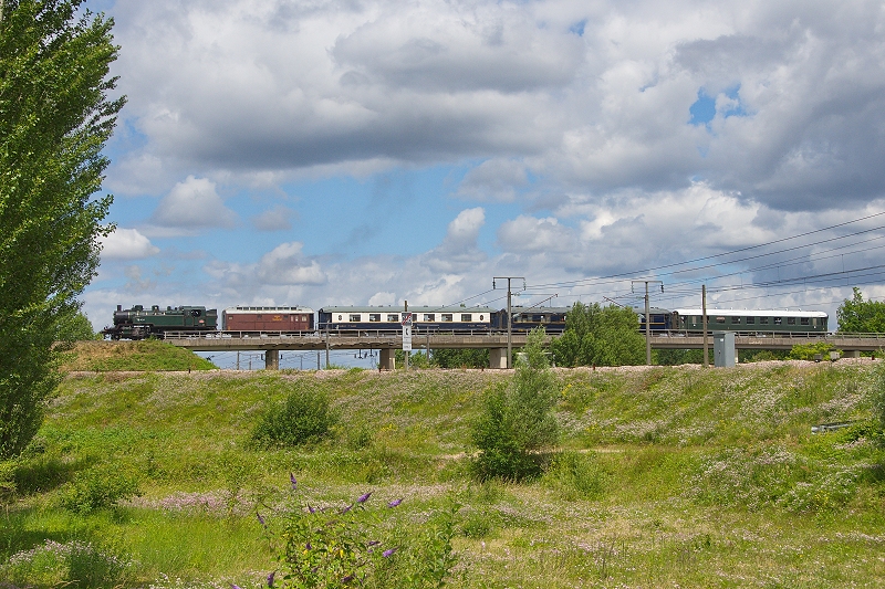 Passage au dessus de la ligne TGV Sud-Est (photo C.Santiciolli)