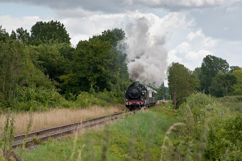 Le train à vapeur approche des Ormes sur Voulzie (photo J. Tasma)