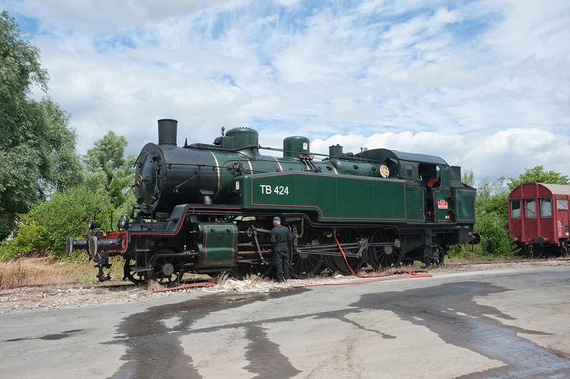 Ravitaillement en eau pour la 141 TB 424 (photo J.Tasma)