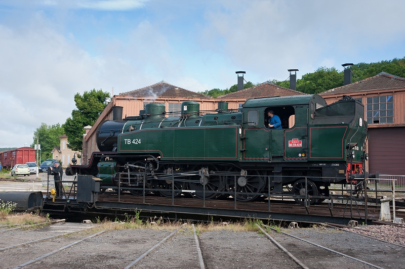 La 141 TB 424 de la AAATV de Mulhouse sur le pont tournant du dépôt de Longueville (photo J. Tasma)